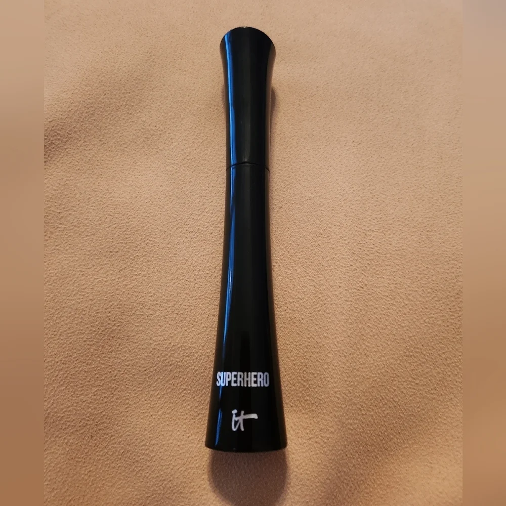 IT Cosmetics Superhero Elastic Stretch Volumizing Mascara